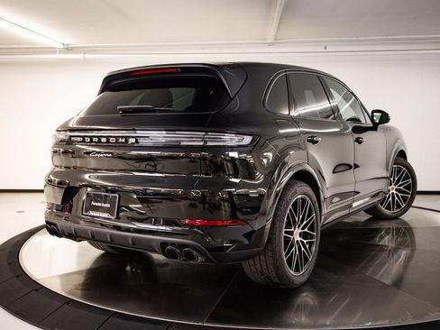 Certified 2026 Porsche Cayenne AWD/4WD image 7