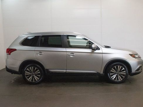 Used 2019 Mitsubishi Outlander AWD image 3