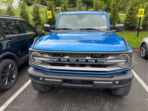 Used 2022 Ford Bronco Big Bend w/ Sasquatch Package AWD/4WD image 2