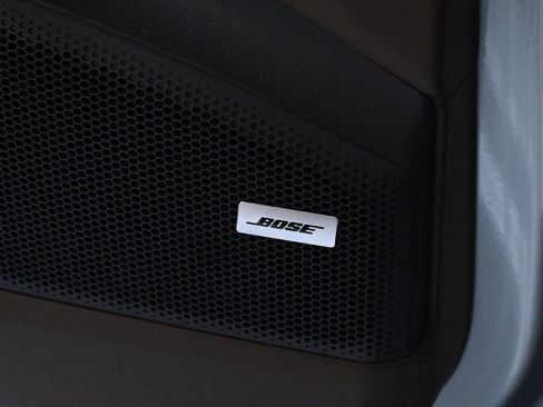 Certified 2025 Porsche Macan Electric RWD image 23