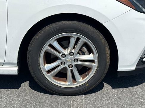 Used 2017 Chevrolet Cruze LT w/ RS Package FWD image 11