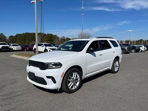 Used 2024 Dodge Durango GT image 3