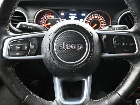 Used 2020 Jeep Wrangler Unlimited Sahara image 12