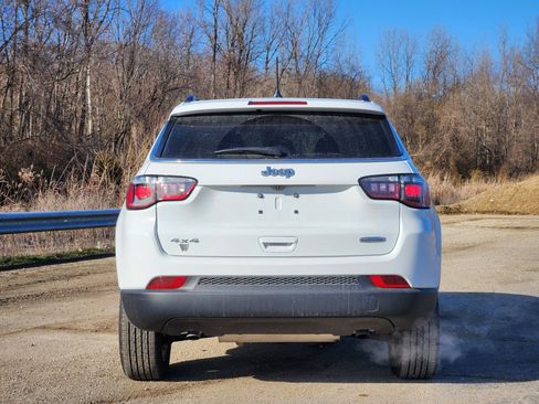 Used 2025 Jeep Compass Latitude image 15
