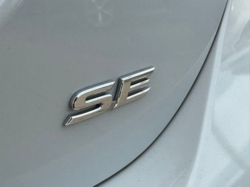 Used 2023 Toyota Camry SE image 6