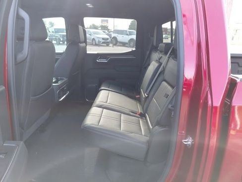 Used 2025 Chevrolet Silverado 1500 High Country AWD/4WD image 4
