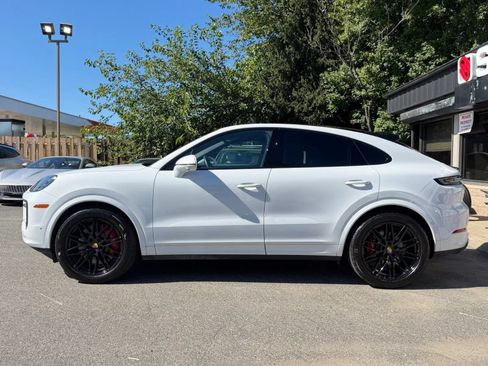 Used 2024 Porsche Cayenne S AWD/4WD image 9