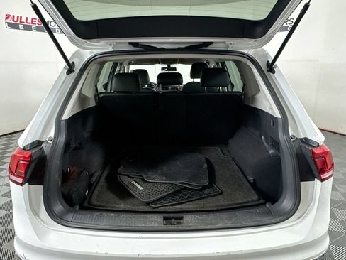 Used 2018 Volkswagen Tiguan SE AWD/4WD image 25