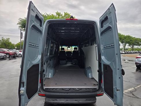 Used 2025 Mercedes-Benz Sprinter 2500 image 4