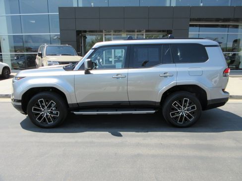 Used 2026 Lexus GX 550 w/ Cold Area Package AWD/4WD image 3