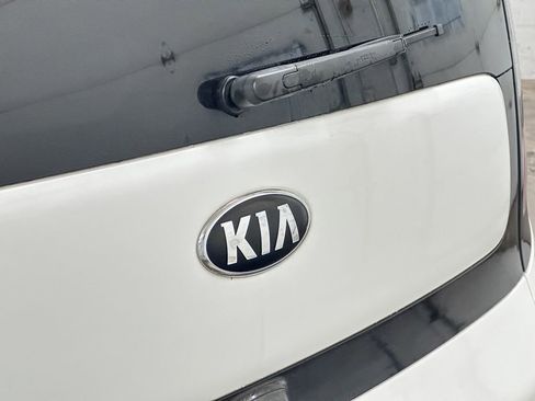 Used 2018 Kia Soul + image 16