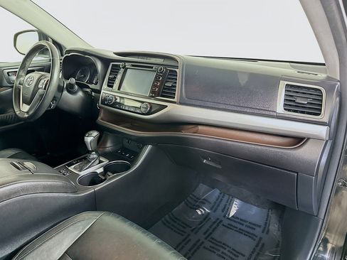 Used 2014 Toyota Highlander XLE image 30