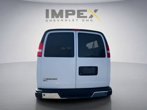 Used 2025 Chevrolet Express 3500 LT w/ LT Preferred Equipment Group RWD image 4