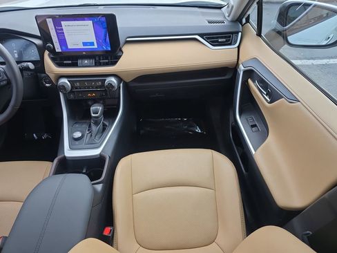 Used 2024 Toyota RAV4 Limited image 15