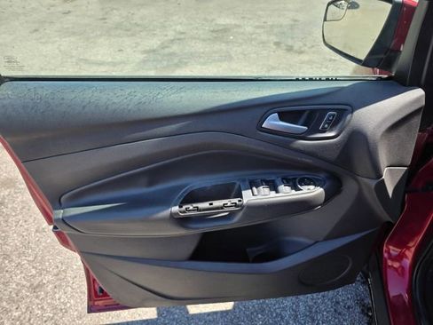 Used 2015 Ford Escape SE w/ Equipment Group 201A AWD/4WD image 11