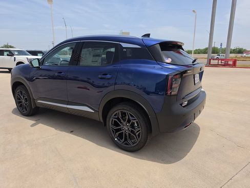 New 2026 Nissan Kicks SR w/ SR Premium Package FWD image 7