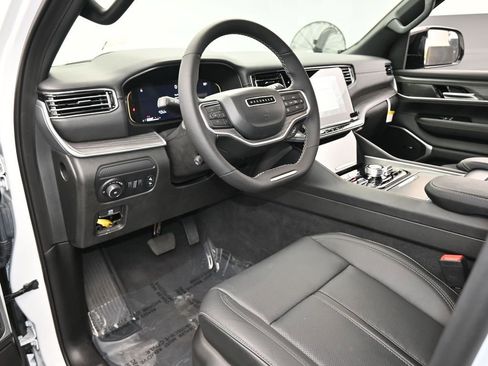 Used 2023 Jeep Wagoneer L Series III w/ Preferred Equipment Group image 10