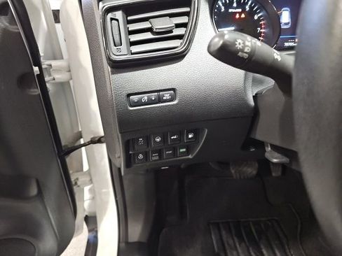 Certified 2020 Nissan Rogue SL w/ Premium Package image 13