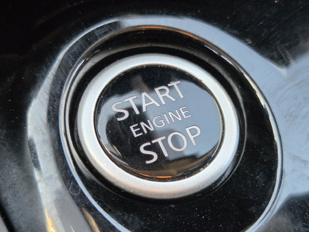 Used 2025 Nissan Versa SV FWD image 21