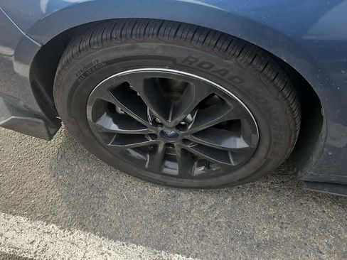 Used 2019 Ford Fusion SE image 3