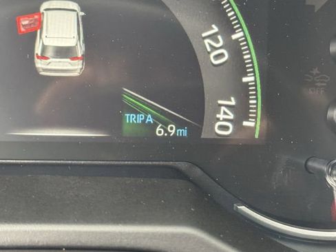 Used 2025 Toyota RAV4 XLE image 8