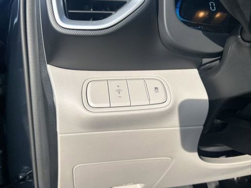 Used 2026 Hyundai Venue SEL FWD image 17