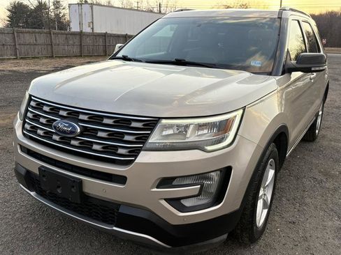 Used 2017 Ford Explorer XLT w/ Equipment Group 202A image 27