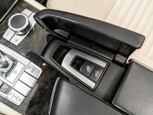 Used 2013 Mercedes-Benz SL 550 image 30