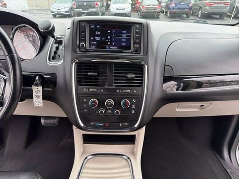 Used 2019 Dodge Grand Caravan SXT image 31