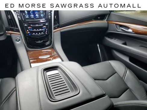 Used 2020 Cadillac Escalade Luxury image 16