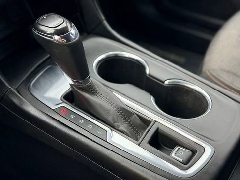 Used 2019 Chevrolet Equinox LT w/ Driver Convenience Package image 18