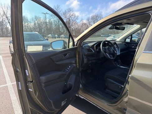 Used 2024 Subaru Ascent Premium w/ Convenience Package image 11
