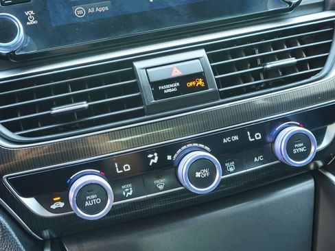 Used 2018 Honda Accord Sport image 18