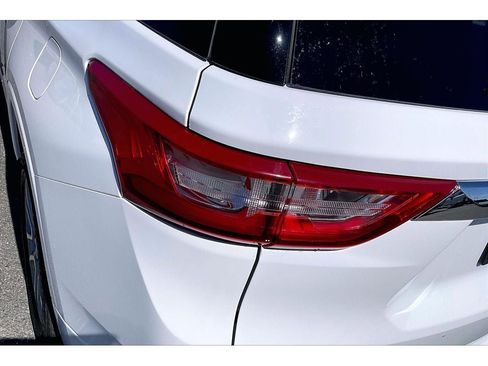 Used 2020 Chevrolet Traverse Premier AWD/4WD image 31