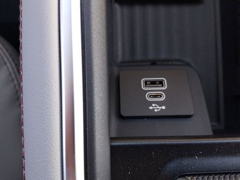 New 2025 Ford Expedition Active image 23