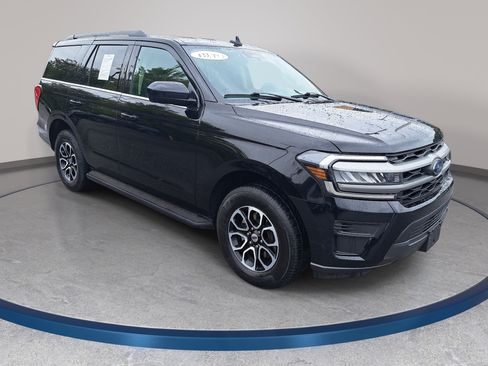 Used 2024 Ford Expedition XLT AWD/4WD image 3