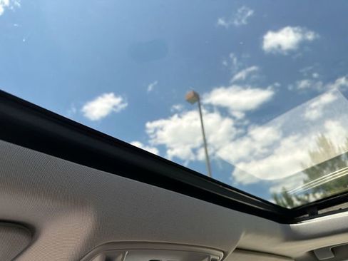 Used 2018 Cadillac Escalade Luxury AWD/4WD image 25