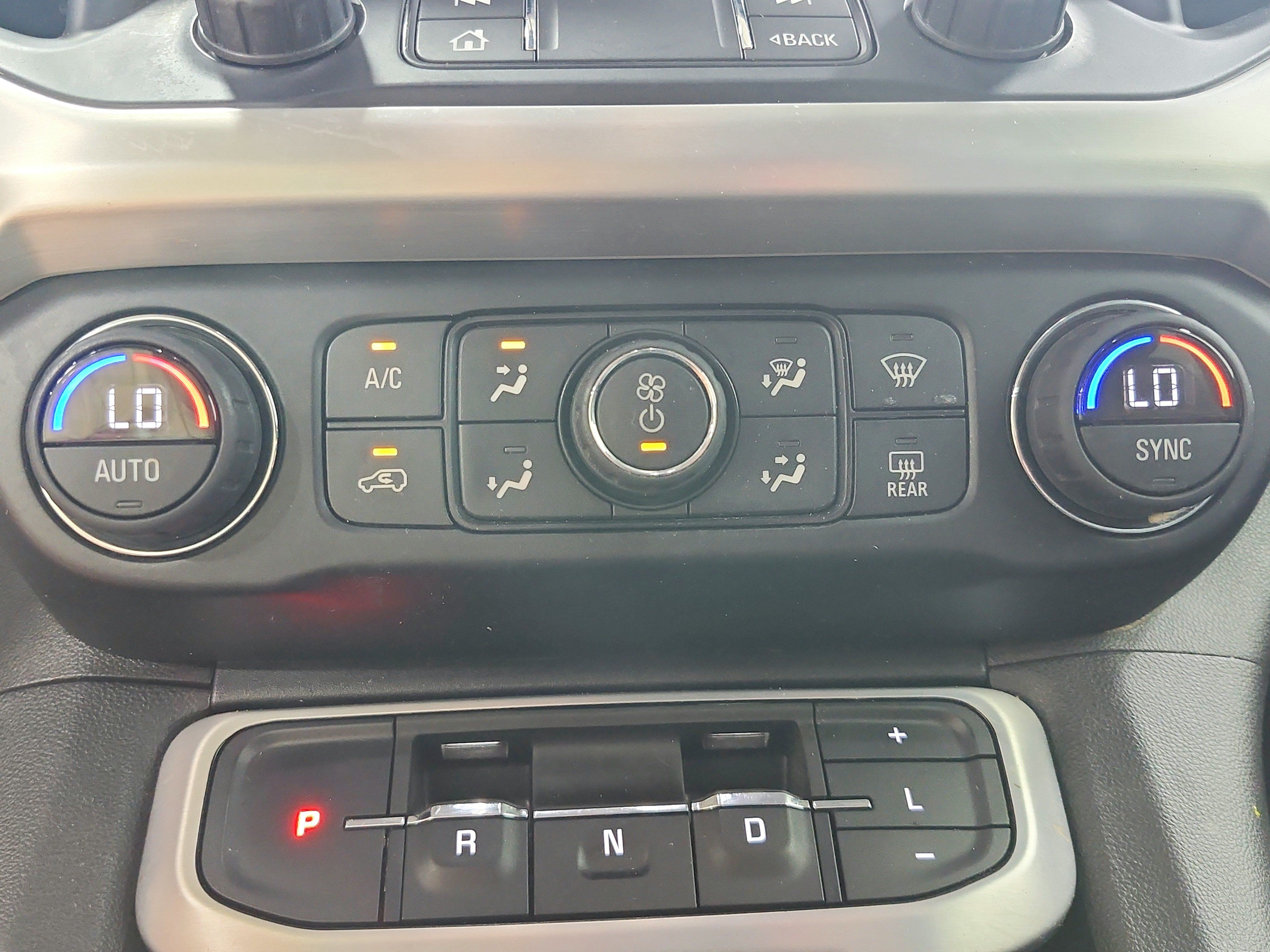 Used 2020 GMC Acadia SLT w/ LPO, Black Accent Package FWD image 33