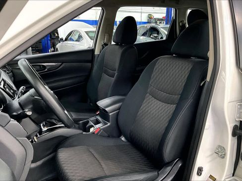 Used 2019 Nissan Rogue S image 22