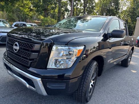 Used 2023 Nissan Titan SV RWD image 3