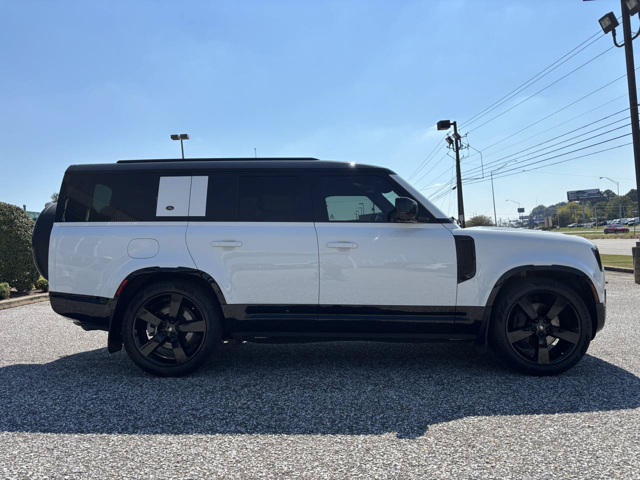 Used 2023 Land Rover Defender 130 X-Dynamic SE AWD/4WD image 11
