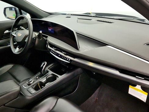 Used 2024 Cadillac XT4 Premium Luxury image 29
