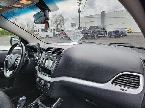 Used 2017 Dodge Journey SE w/ Flexible Seating Group image 7