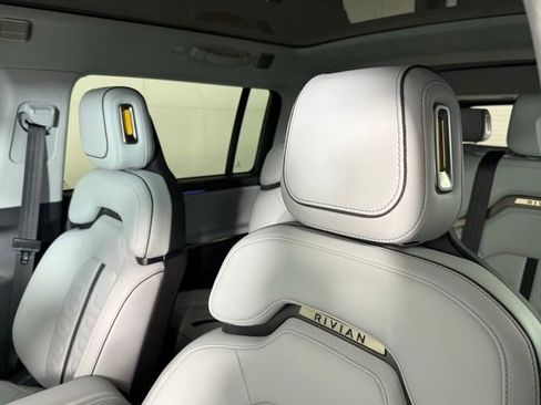 Used 2023 Rivian R1S Launch Edition image 6