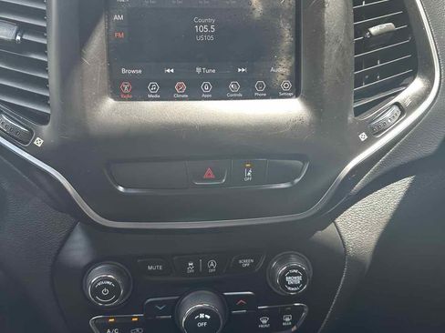 Used 2021 Jeep Cherokee Latitude FWD image 13