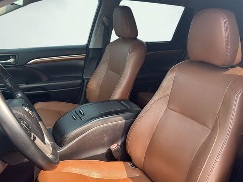 Used 2018 Toyota Highlander Limited FWD image 11
