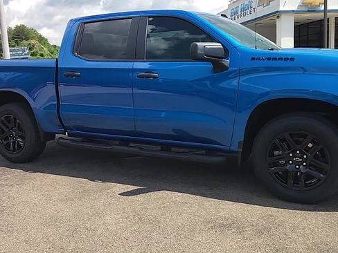 Used 2024 Chevrolet Silverado 1500 Custom w/ Turbomax Blackout Package AWD/4WD image 9