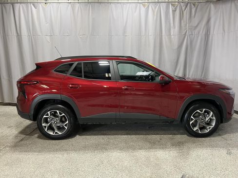 Used 2025 Chevrolet Trax LT FWD image 5