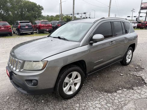 Used 2014 Jeep Compass Latitude AWD/4WD image 7