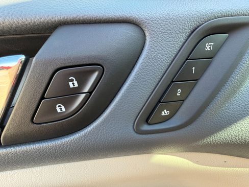 Used 2021 GMC Acadia Denali w/ Denali Technology Package FWD image 8
